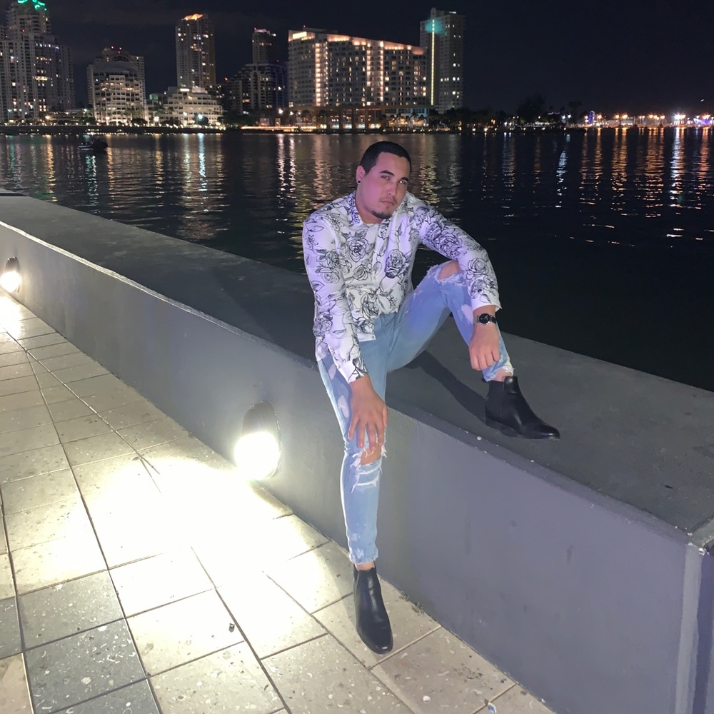 Meet your Posher, Victor